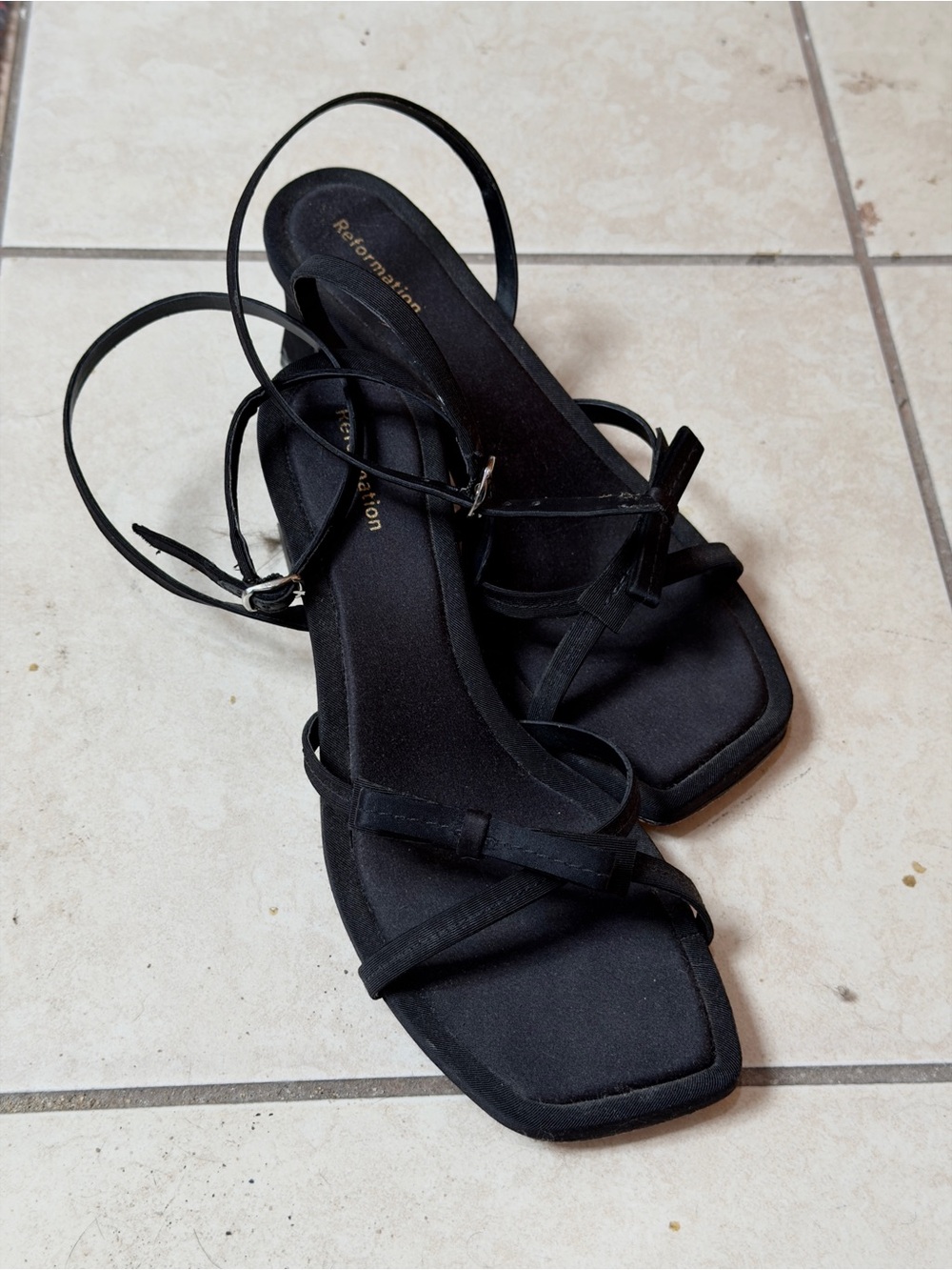 Reformation Esther Block Heeled Sandal - Block heel strappy sandal with bows
